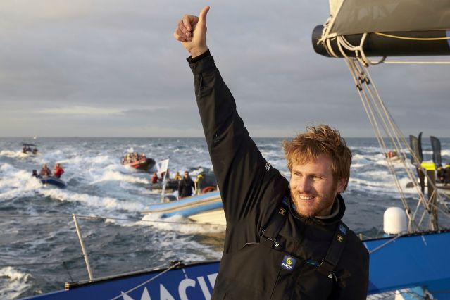 Arrivée triomphal de François Gabart, le 17 décembre 2017 à Brest, bouclant son Tour du Monde en 42 jours 16 h 40 min